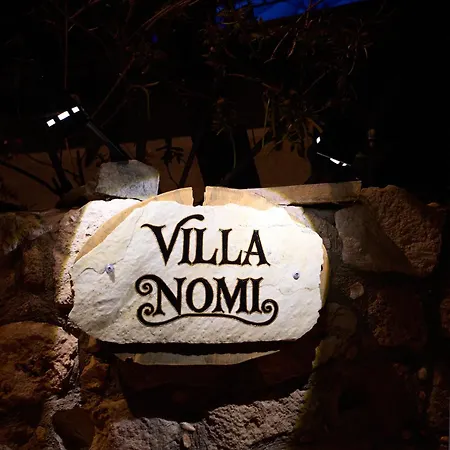 Nomi Villa Peyia
